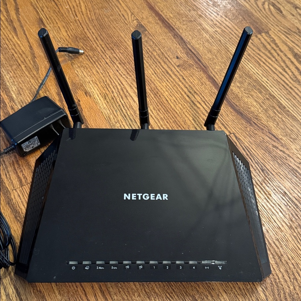 NETGEAR WIFI Router and Range Extender - Picture 2 of 10